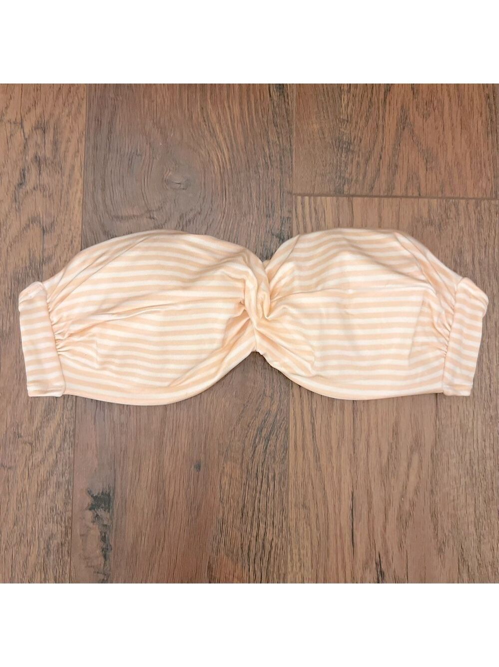 𝅺victoria’s SECRET iconic pink stripped bikini top. Size 34B